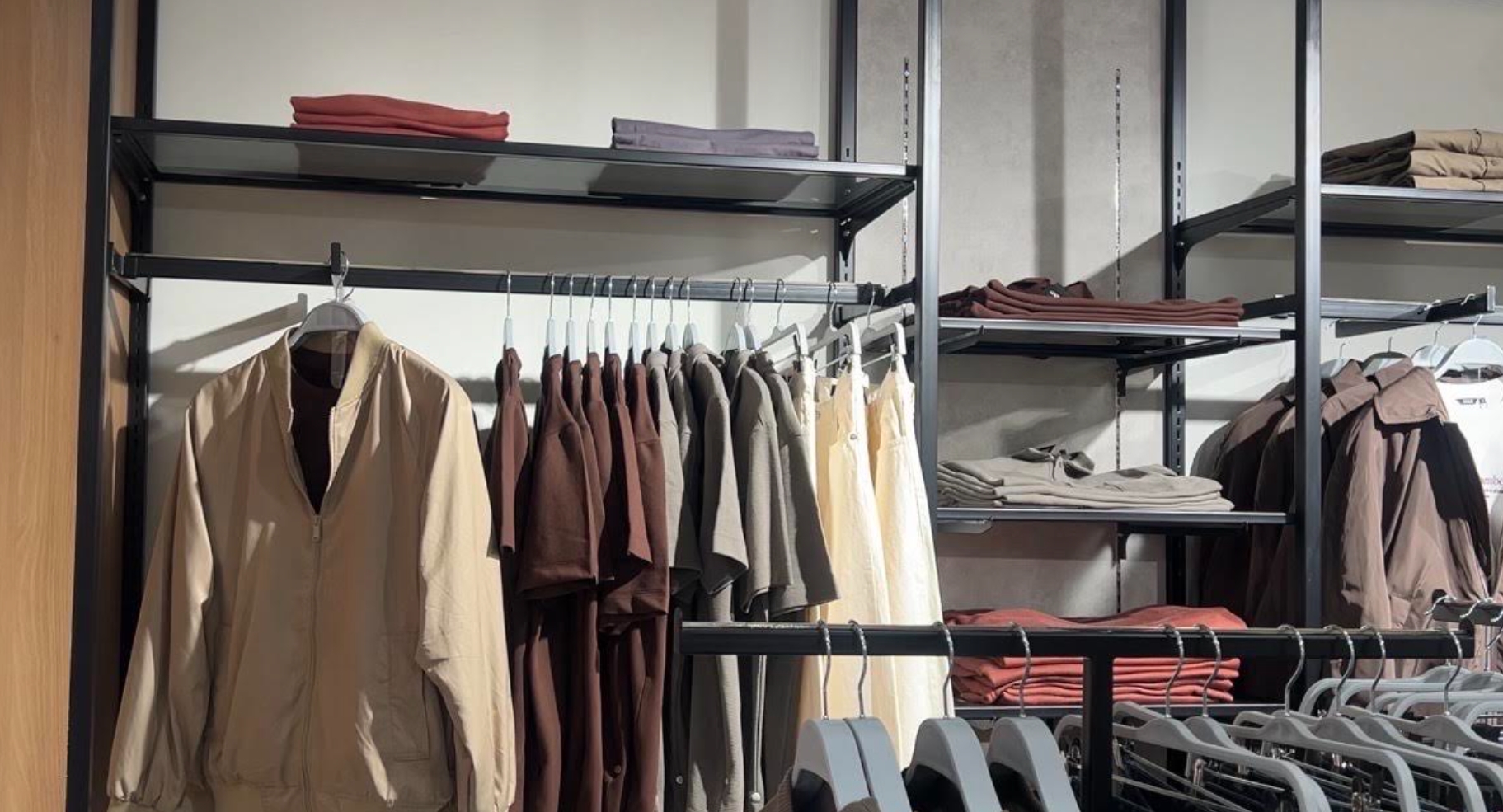 Warna Earth Tone Masih Jadi Primadona, Tren Fashion 2026 Tampil Lebih Natural