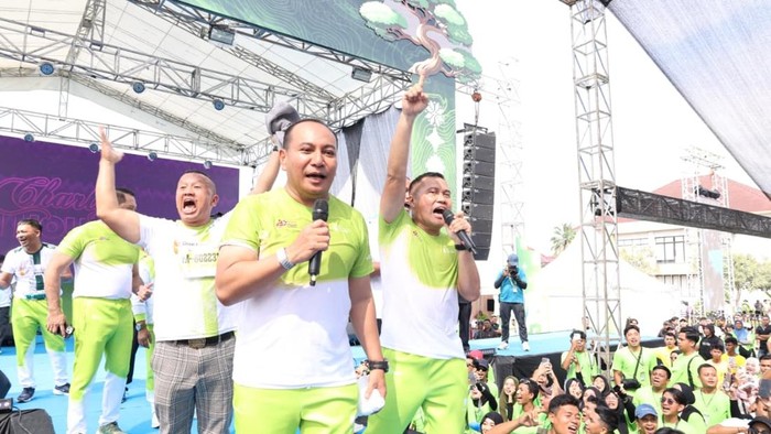 Riau Bhayangkara Run 2026 Berlangsung Sukses, Kapolda Ajak Peserta Lestarikan Lingkungan Lewat Penanaman Trembesi